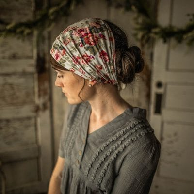 Suzanne’s Soft White Rose Floral Trailride Headwrap