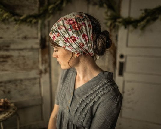 Suzanne’s Soft White Rose Floral Trailride Headwrap