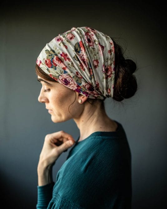 Cecily’s Soft White Roses Stretch Headwrap