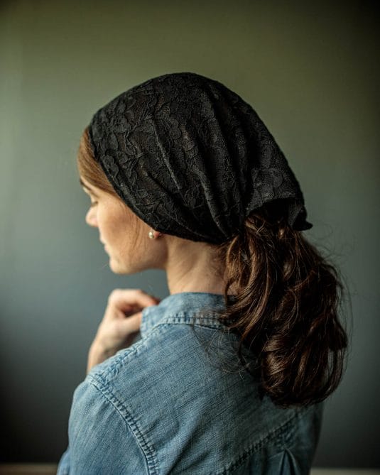 Suzanne’s Black Victorian Lace Trailride Headcovering
